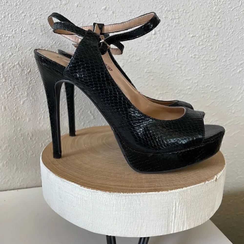 Soda Black Heels Size 7 EUC